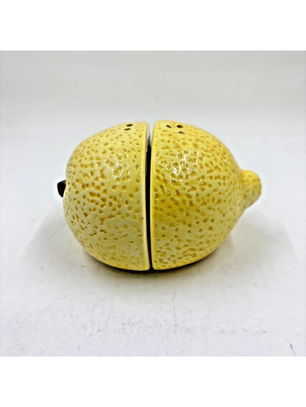 VTG Salt & Pepper Shakers YELLOW Lemon Slice Cottage Core Farm Kitchen Decor